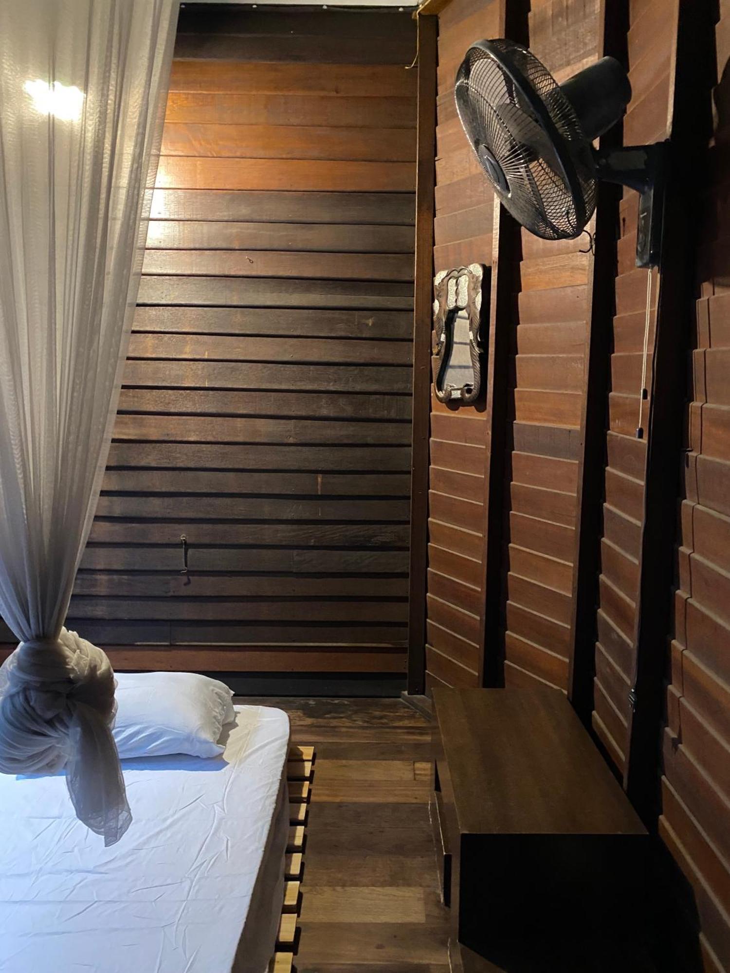 Ở trọ Chest's Place