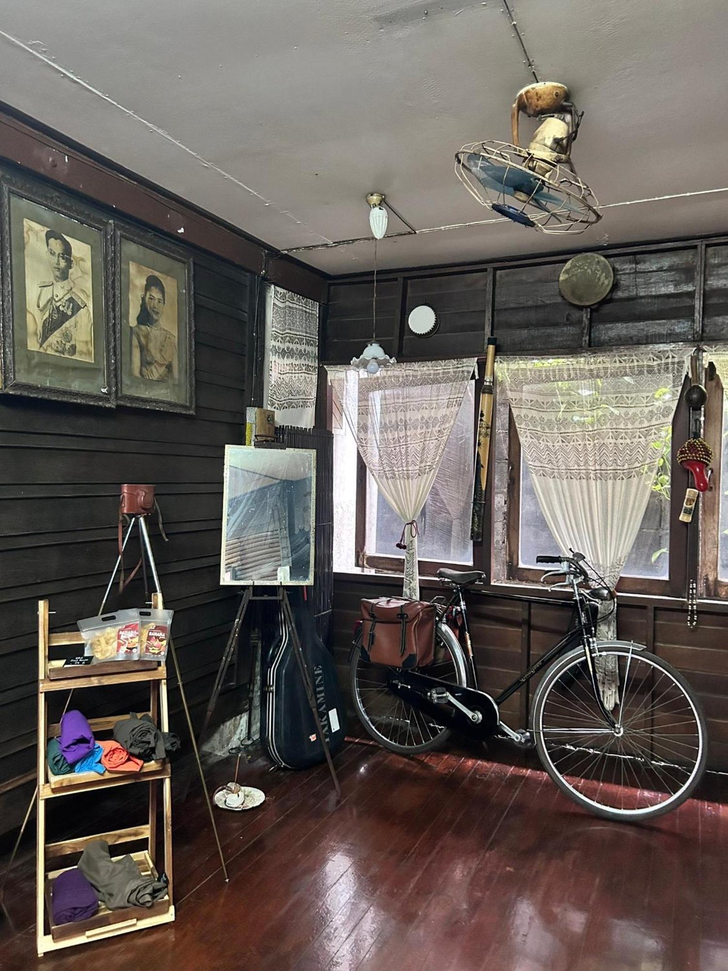 Ở trọ Chest's Place *